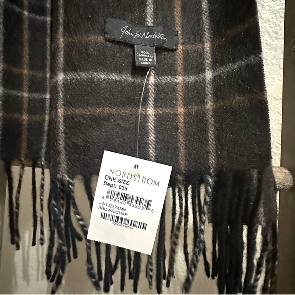 Nordstrom 100% Cashmere Unisex Scarf - Picture 6 of 7